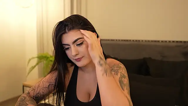 IrisBaker online show from November 6, 2025, 9:15 pm