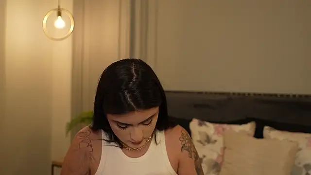 Snapshot of IrisBaker chatting on January 7, 2026, 9:39 pm IrisBaker online show from January 7, 2026, 9:39 pm