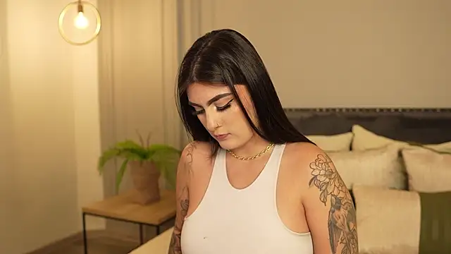 Snapshot of IrisBaker chatting on January 17, 2026, 11:08 pm IrisBaker online show from January 17, 2026, 11:08 pm