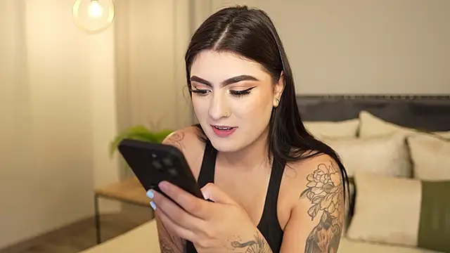 Snapshot of IrisBaker chatting on January 18, 2026, 7:39 pm IrisBaker online show from January 18, 2026, 7:39 pm