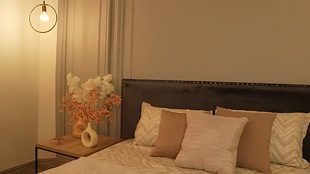 IrisBaker online show from March 29, 2026, 12:10 am