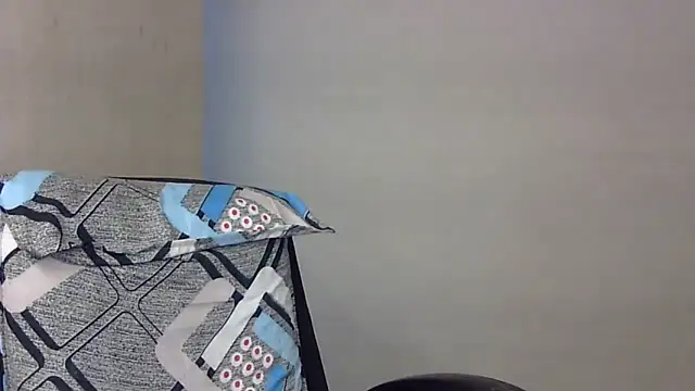 Snapshot of lola-__ chatting on October 15, 2025, 12:49 pm lola- online show from October 15, 2025, 12:49 pm