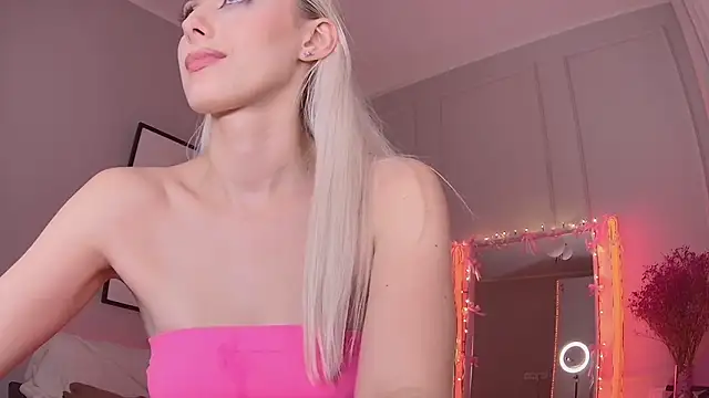 LoryWood online show from March 5, 2025, 9:04 pm