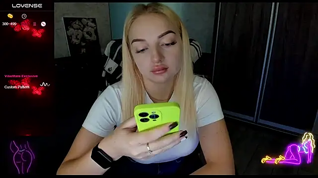 Stella  Cox online show from September 15, 2025, 5:29 am