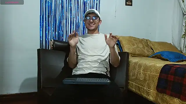 Snapshot of samfox_ chatting on October 2, 2025, 2:07 am samfox online show from October 2, 2025, 2:07 am