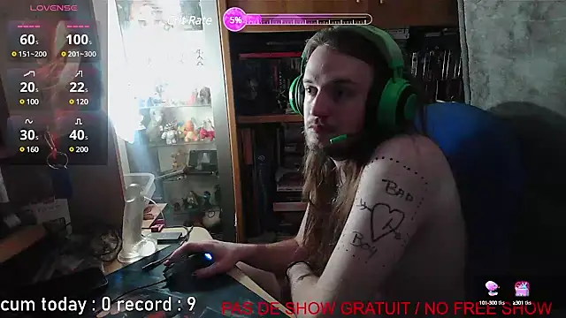 nicolasdumand21 online show from January 23, 2025, 12:41 pm