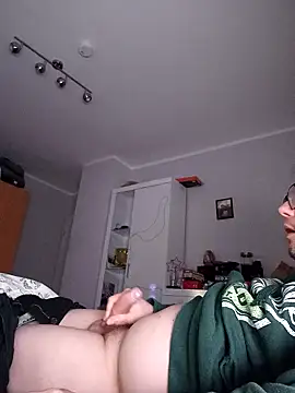 larsgessner30 online show from December 15, 2025, 2:16 am