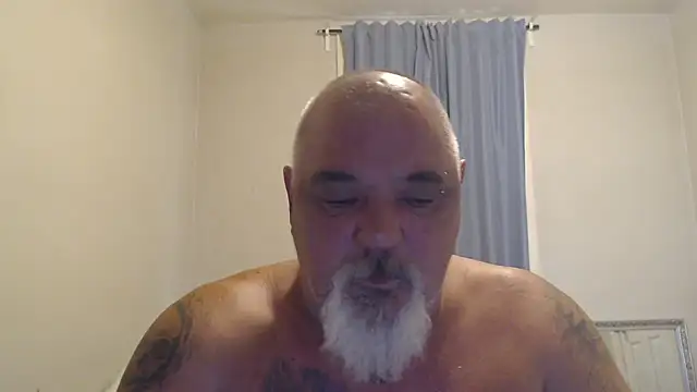 Newfiesausage1972 online show from October 22, 2025, 2:50 pm