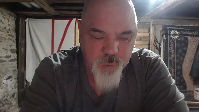 Newfiesausage1972 online show from January 8, 2026, 10:39 am