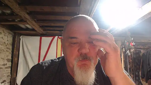 Newfiesausage1972 online show from February 4, 2026, 11:27 am