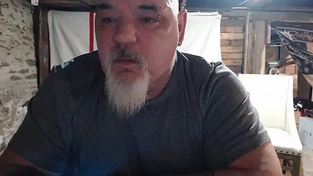 Newfiesausage1972 online show from February 18, 2026, 9:27 am