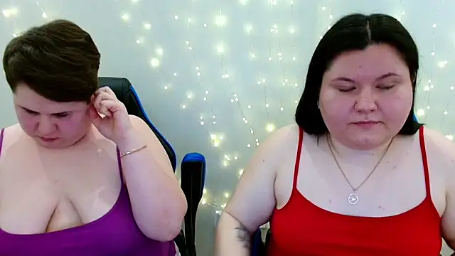 BeckyAndHellen online show from April 22, 2026, 11:45 am