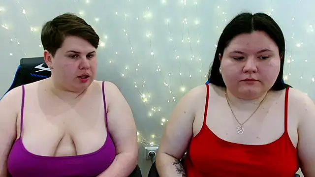 BeckyAndHellen online show from April 23, 2026, 10:03 am