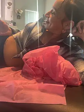 Snapshot of Shuggabutt chatting on January 19, 2025, 9:55 pm Shuggabutt online show from January 19, 2025, 9:55 pm