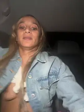 Snapshot of Shuggabutt chatting on February 10, 2025, 3:57 am Shuggabutt online show from February 10, 2025, 3:57 am