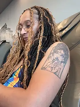 Snapshot of Shuggabutt chatting on September 18, 2025, 1:18 am Shuggabutt online show from September 18, 2025, 1:18 am