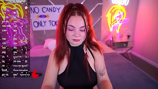 Snapshot of CarolinaDia chatting on October 31, 2025, 8:21 pm CarolinaDia online show from October 31, 2025, 8:21 pm