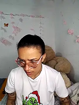 Snapshot of Yaumiko chatting on February 5, 2026, 11:26 am Yaumiko online show from February 5, 2026, 11:26 am