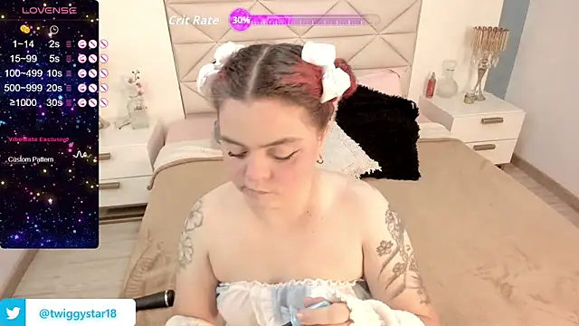 Snapshot of Twwiiggy chatting on December 19, 2025, 8:05 pm Twwiiggy online show from December 19, 2025, 8:05 pm