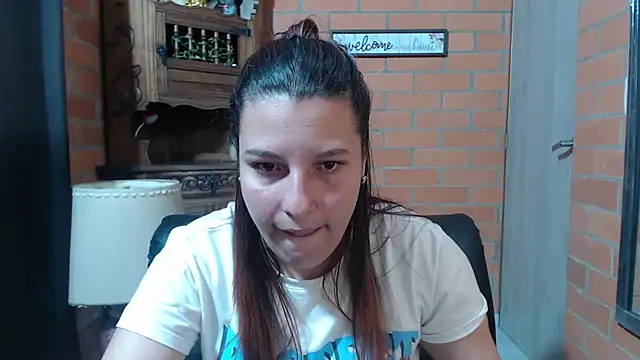 Snapshot of alexia_87 chatting on December 23, 2025, 3:48 am alexia 87 online show from December 23, 2025, 3:48 am