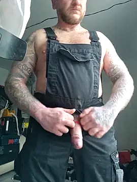 Snapshot of RomWoolf chatting on March 2, 2026, 4:58 pm RomWoolf online show from March 2, 2026, 4:58 pm