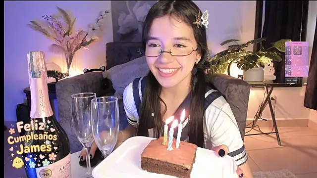 Snapshot of Naughtylittlegirl_ chatting on September 30, 2025, 10:26 pm Naughtylittlegirl  online show from September 30, 2025, 10:26 pm