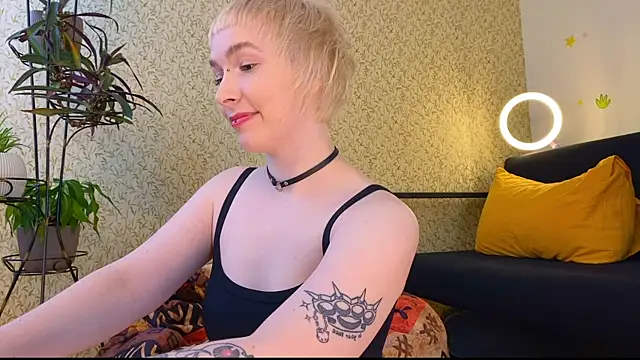 EmmyAmbros online show from February 16, 2025, 11:27 am