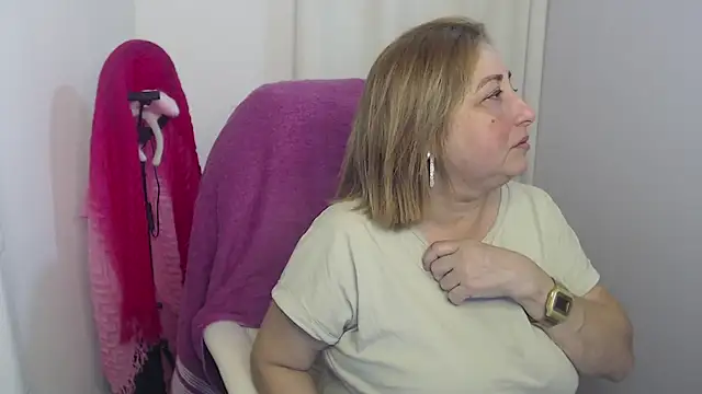 paiper halliwey online show from January 10, 2025, 11:50 pm