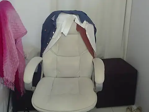 paiper halliwey online show from January 12, 2025, 9:51 am