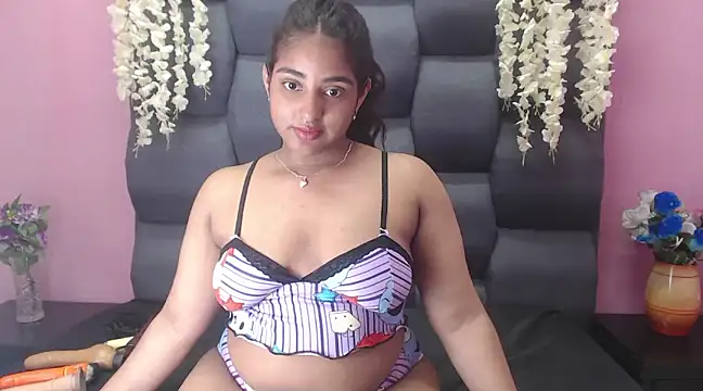 Snapshot of Sofia_Hernandez_ chatting on February 1, 2025, 5:39 am Sofia Hernandez online show from February 1, 2025, 5:39 am