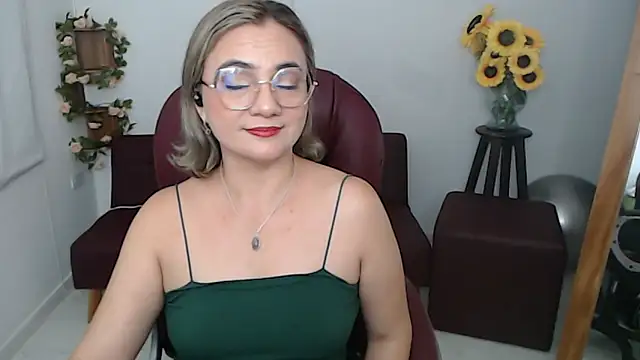 Snapshot of ana_milf chatting on May 18, 2026, 1:39 pm ana milf online show from May 18, 2026, 1:39 pm