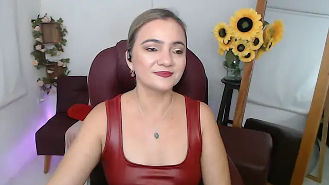 Snapshot of ana_milf chatting on June 10, 2026, 3:33 pm ana milf online show from June 10, 2026, 3:33 pm