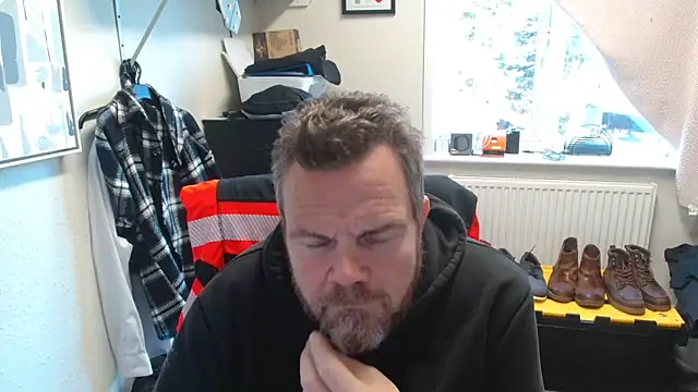 Snapshot of toptugger chatting on December 3, 2025, 12:25 pm toptugger online show from December 3, 2025, 12:25 pm