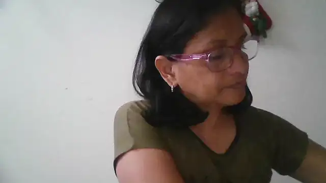 Snapshot of titssmall123 chatting on January 7, 2026, 12:18 pm titssmall123 online show from January 7, 2026, 12:18 pm