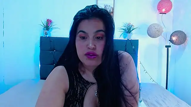 mia xx1 online show from March 9, 2026, 5:00 am