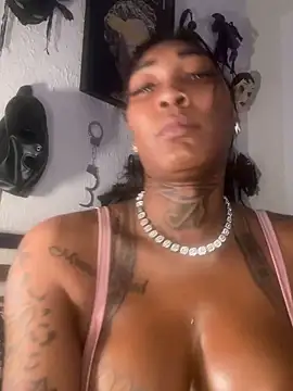 CUMQUEEN-XXX69 online show from November 14, 2025, 12:42 am