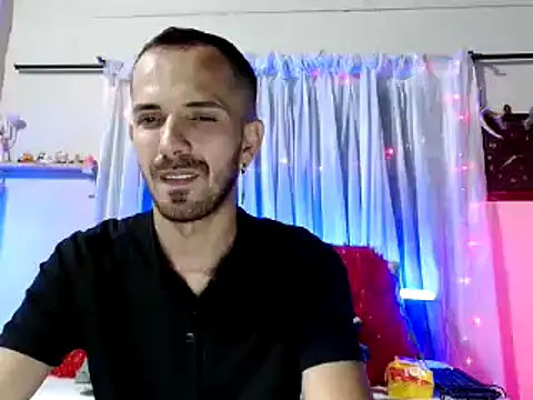 Snapshot of Tomas_Tylor chatting on December 5, 2024, 1:14 am Tomas Tylor online show from December 5, 2024, 1:14 am