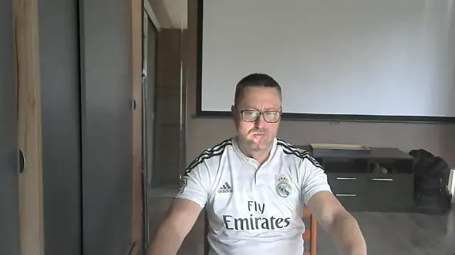 Snapshot of HarrySnake chatting on September 16, 2025, 11:00 am HarrySnake online show from September 16, 2025, 11:00 am