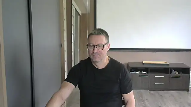 Snapshot of HarrySnake chatting on October 3, 2025, 8:11 am HarrySnake online show from October 3, 2025, 8:11 am