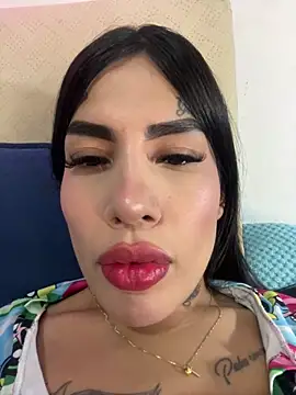 Snapshot of saragill323 chatting on December 17, 2024, 2:44 pm saragill323 online show from December 17, 2024, 2:44 pm