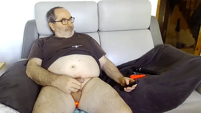 Snapshot of gillou1234 chatting on March 7, 2025, 9:07 am gillou1234 online show from March 7, 2025, 9:07 am