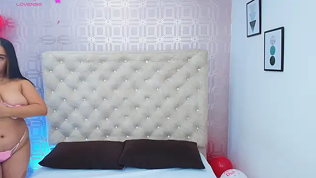 Snapshot of Sara_Desire chatting on February 14, 2025, 12:25 pm Sara Desire online show from February 14, 2025, 12:25 pm