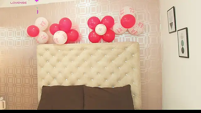 Snapshot of Sara_Desire chatting on February 16, 2025, 12:32 pm Sara Desire online show from February 16, 2025, 12:32 pm