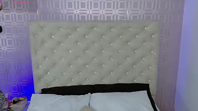 Snapshot of Sara_Desire chatting on September 21, 2025, 12:18 pm Sara Desire online show from September 21, 2025, 12:18 pm