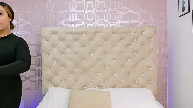 Snapshot of Sara_Desire chatting on October 10, 2025, 12:15 pm Sara Desire online show from October 10, 2025, 12:15 pm