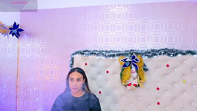 Snapshot of Sara_Desire chatting on December 5, 2025, 12:25 pm Sara Desire online show from December 5, 2025, 12:25 pm