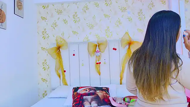 Snapshot of Sara_Desire chatting on December 16, 2025, 12:21 pm Sara Desire online show from December 16, 2025, 12:21 pm