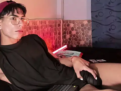 Snapshot of Teo_skinny chatting on December 23, 2024, 10:01 pm Teo skinny online show from December 23, 2024, 10:01 pm