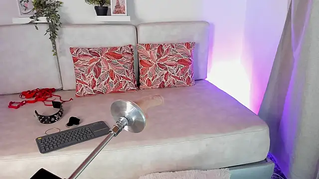 Snapshot of Malka_Burning chatting on February 13, 2025, 2:34 am Malka Burning online show from February 13, 2025, 2:34 am