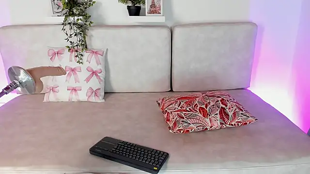 Snapshot of Malka_Burning chatting on February 17, 2025, 11:31 pm Malka Burning online show from February 17, 2025, 11:31 pm